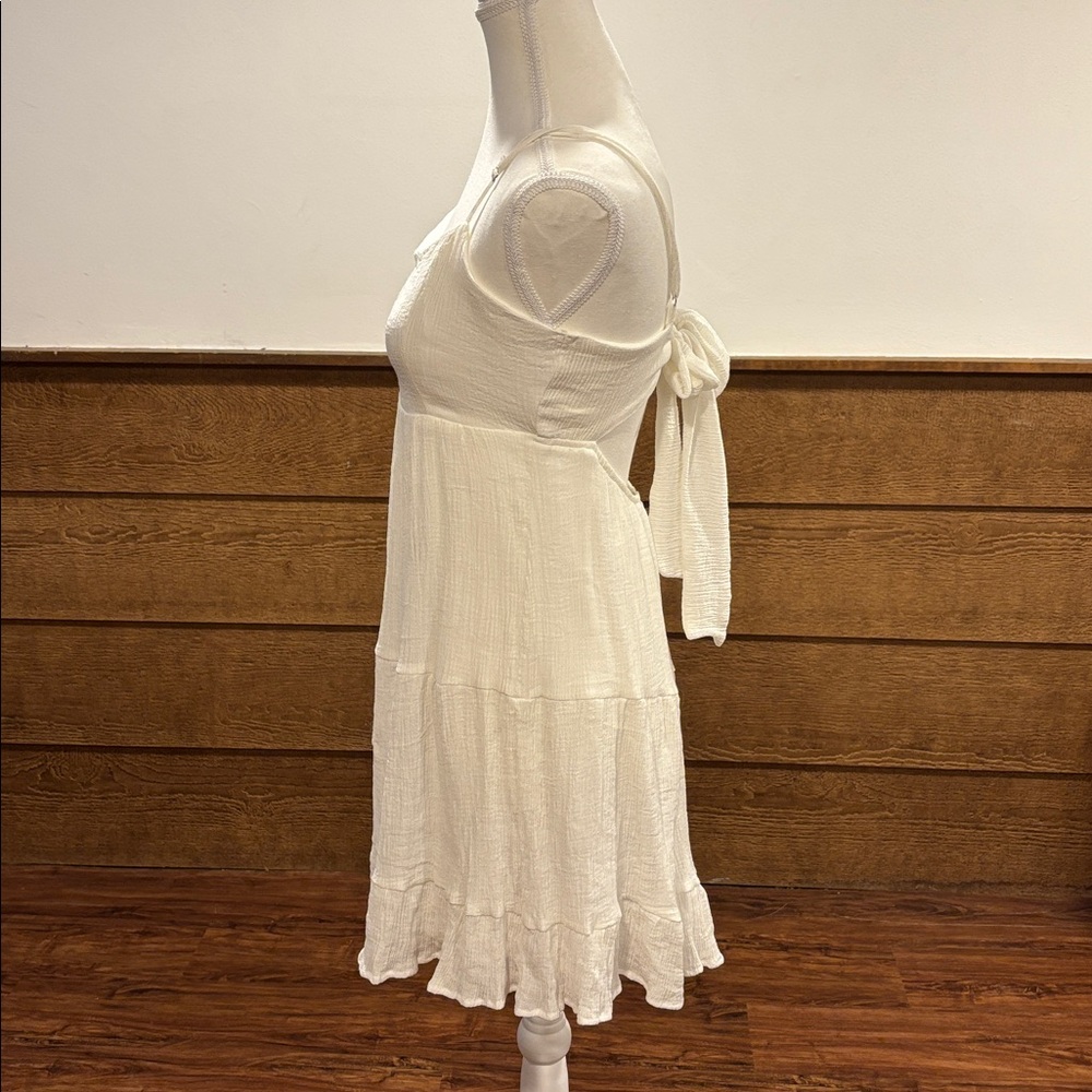 Elegant White Summer Dress - Picture 2 of 4